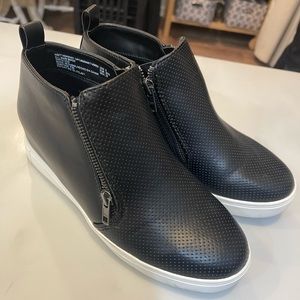 Time and Tru Zip Boots